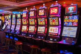Live blackjack table with dealer and betting interface on b8vip h5
